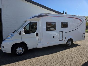 Bürstner BUT660 Luifel | Keuken | Omvormer | Toilet En Douche | Ruim Bed